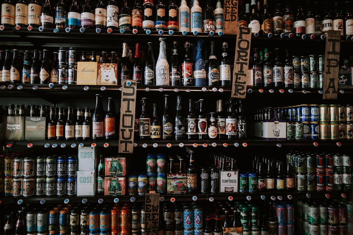 Góndola con gran variedad de bebidas